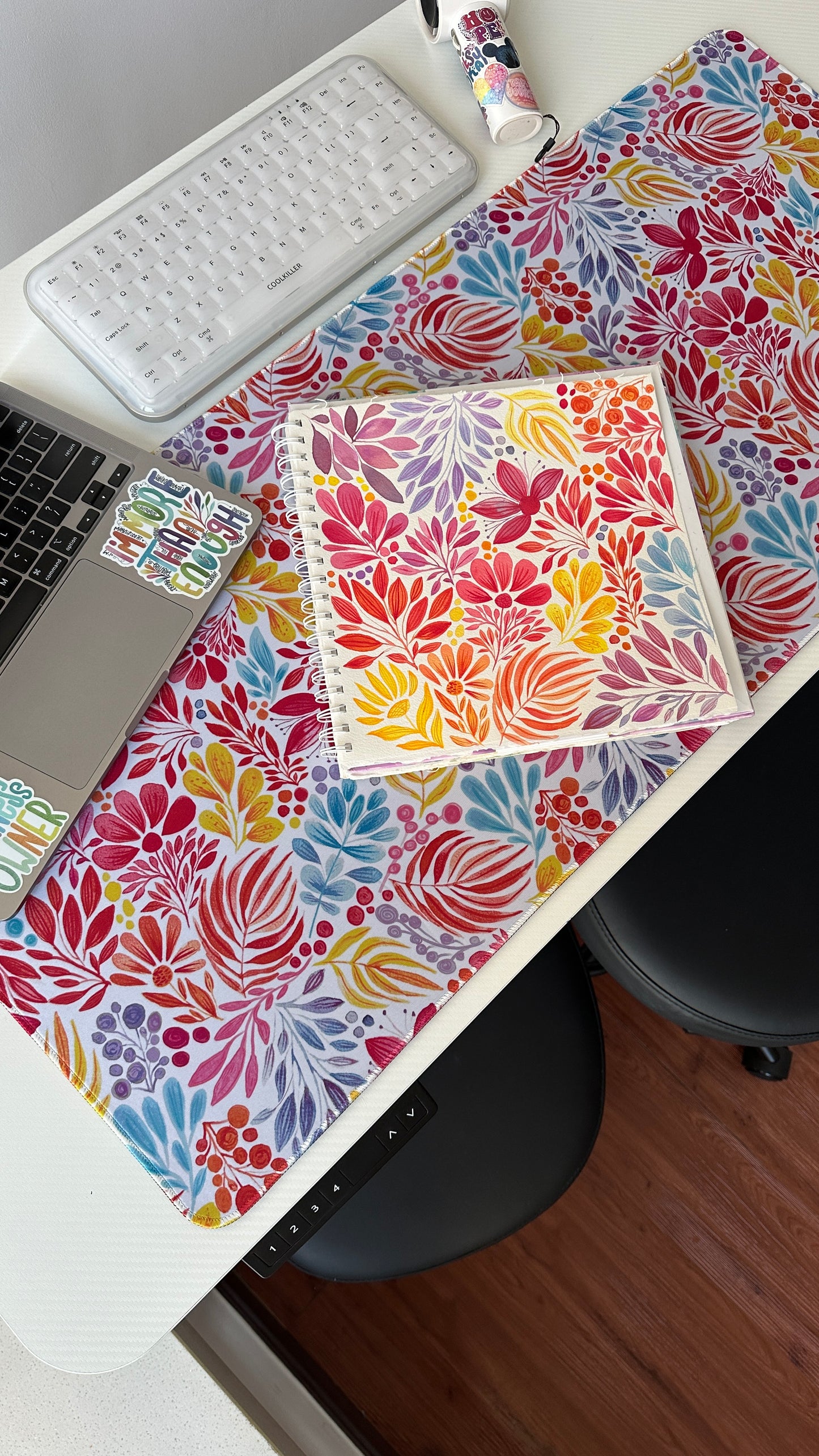 Watercolor floral bouquet desk pad