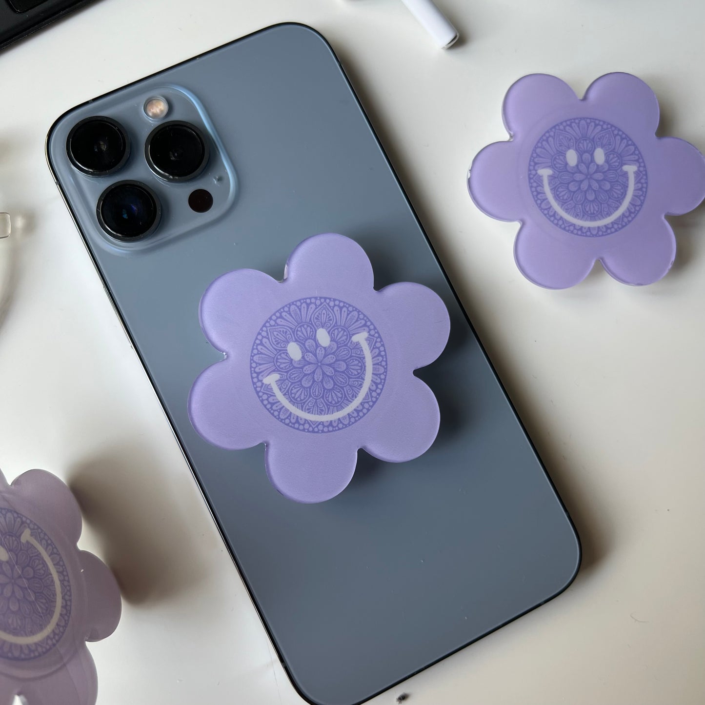 Flower smiley mandala phone grip