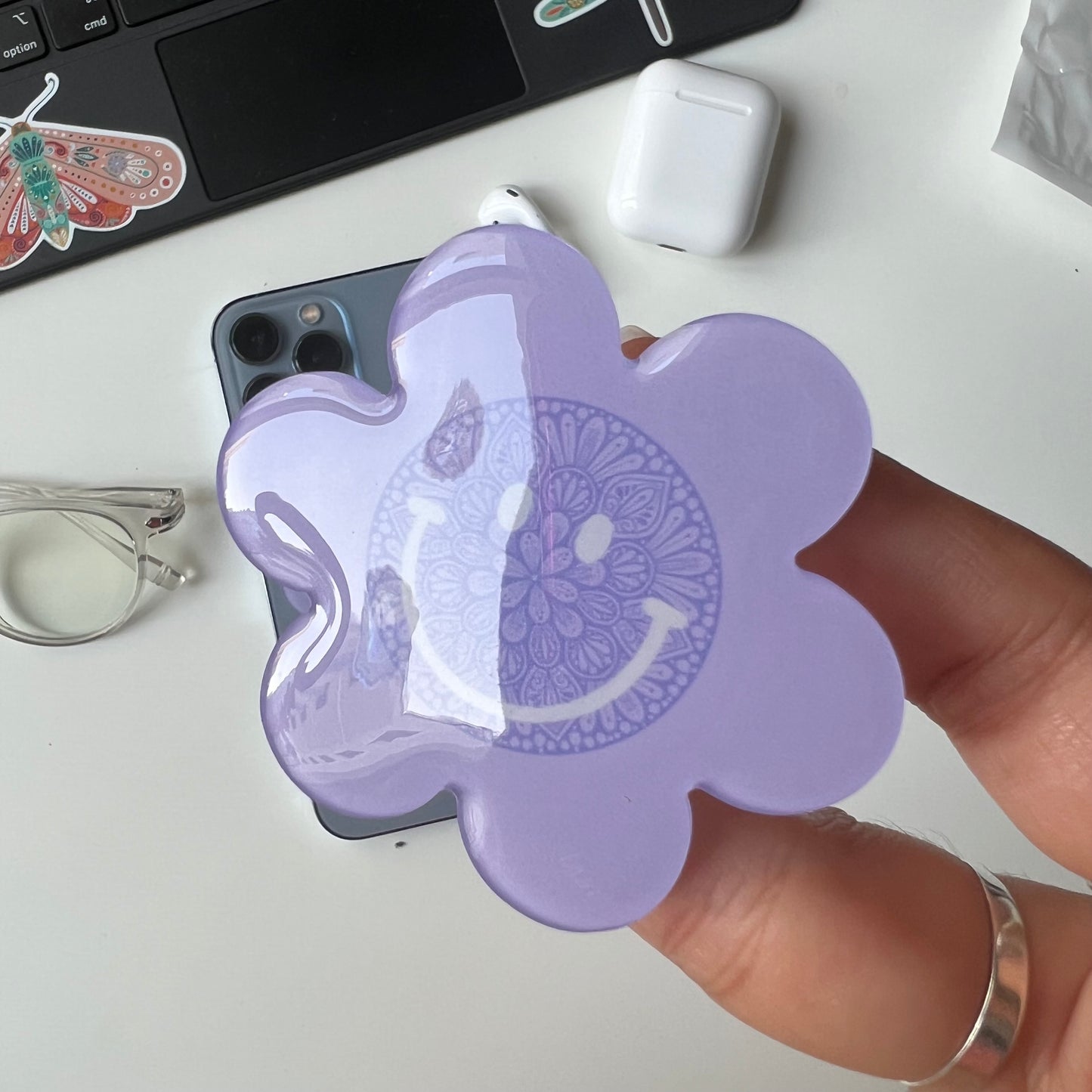 Flower smiley mandala phone grip