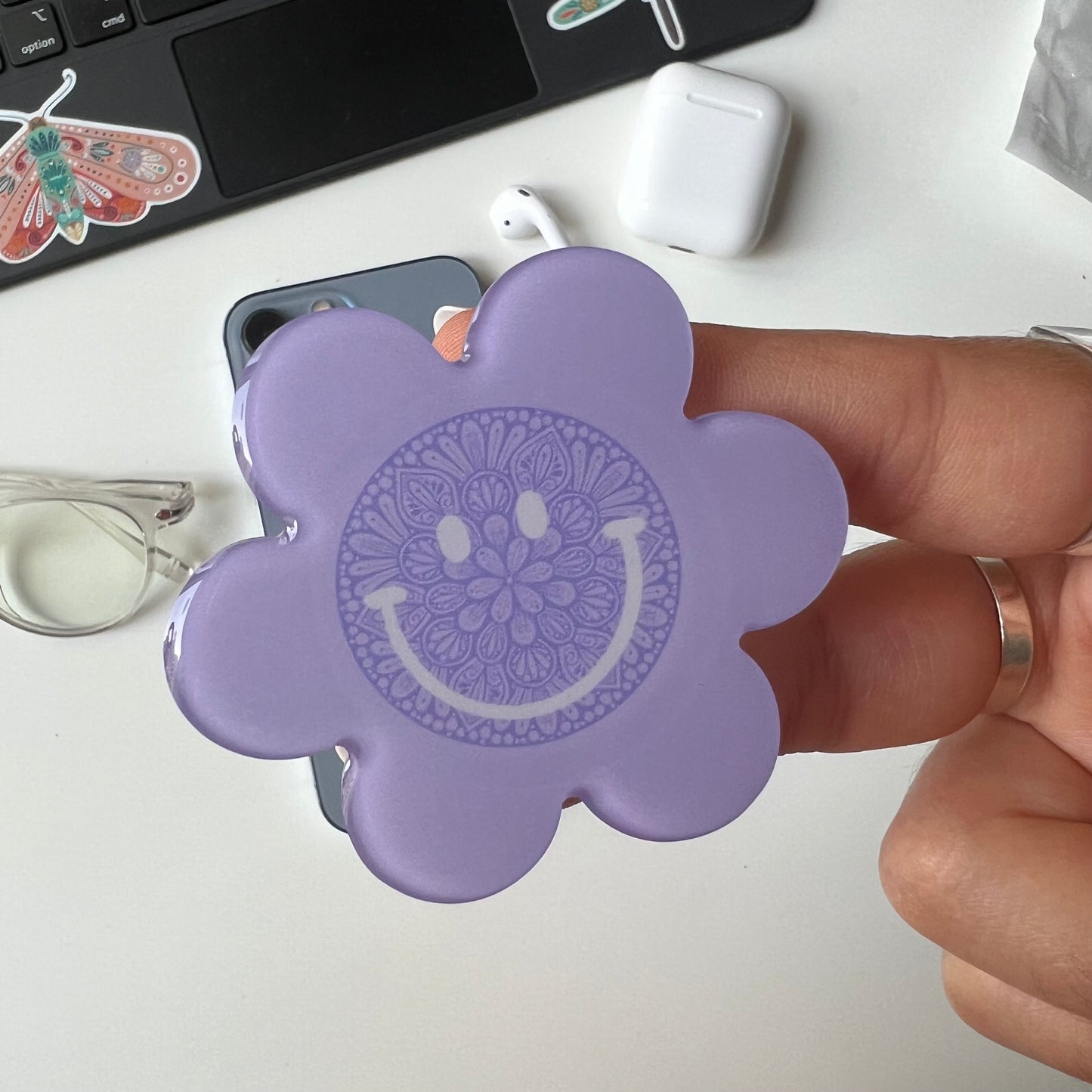 Flower smiley mandala phone grip