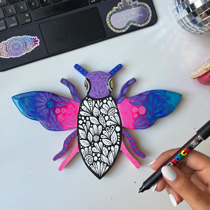 The dreamy bee wooden piece- wall decor