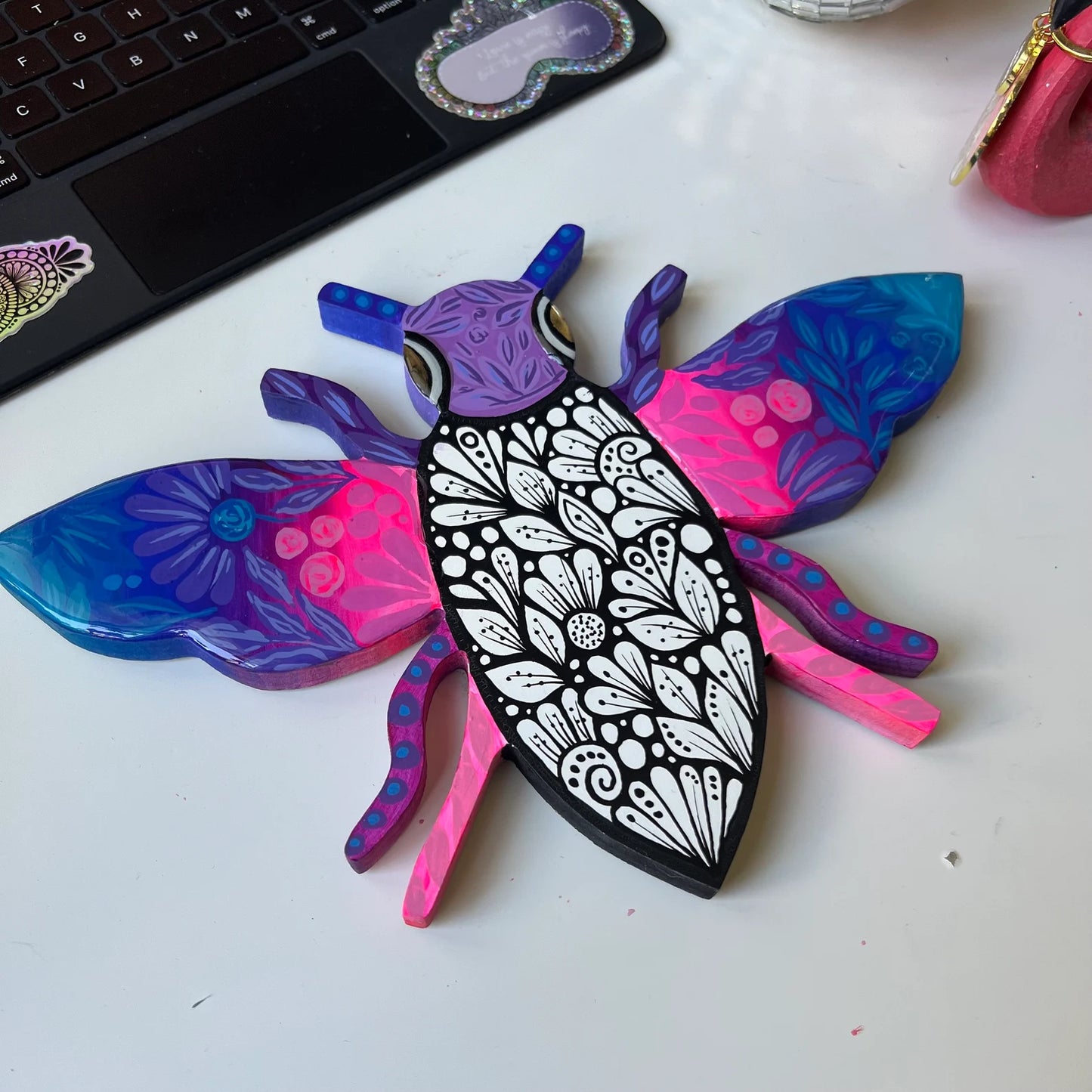 The dreamy bee wooden piece- wall decor