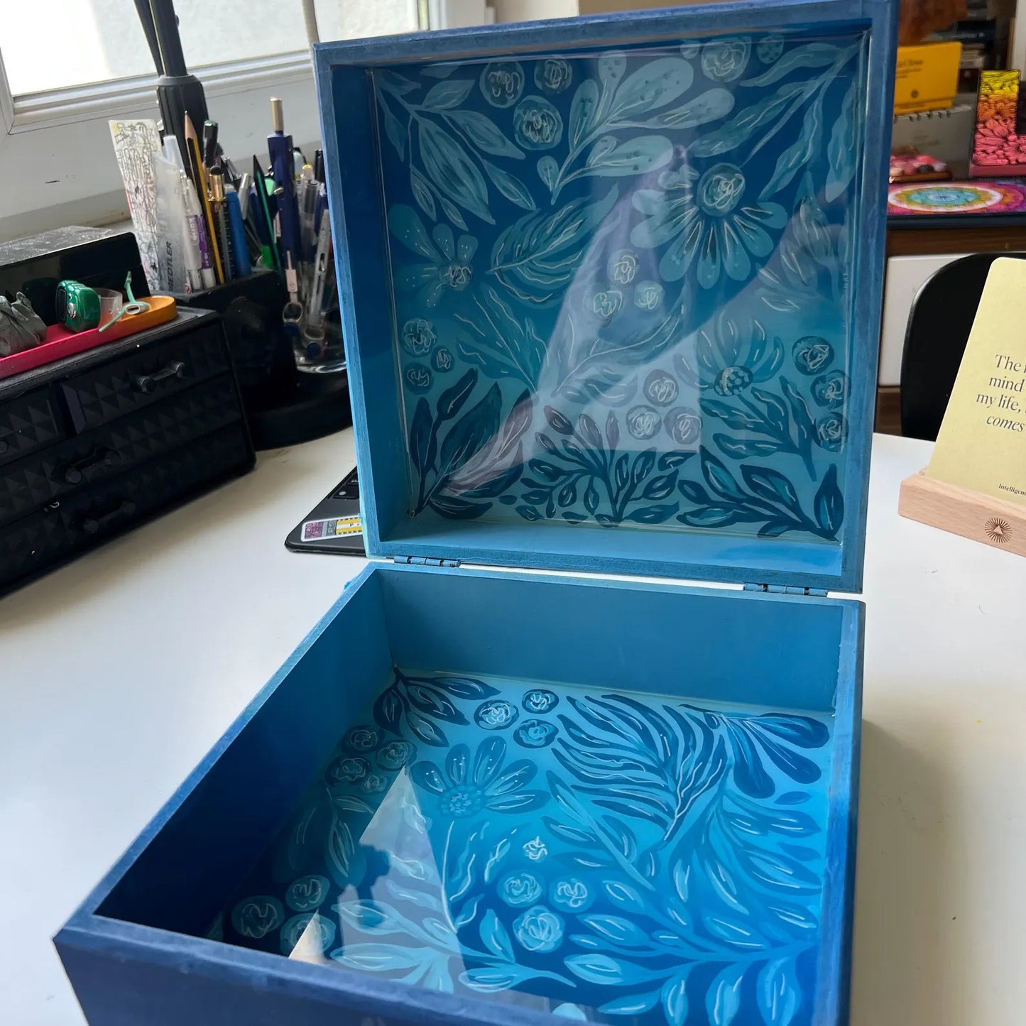 Orca floral box