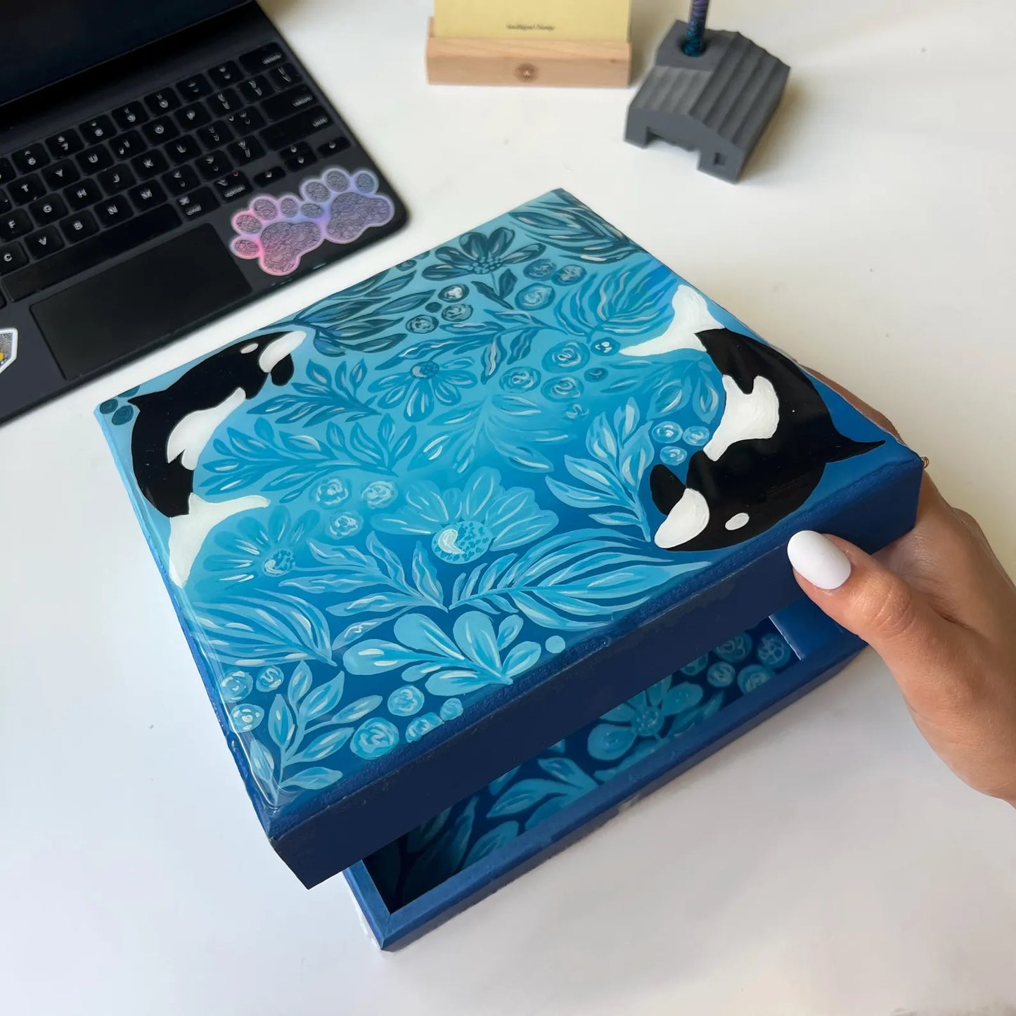 Orca floral box