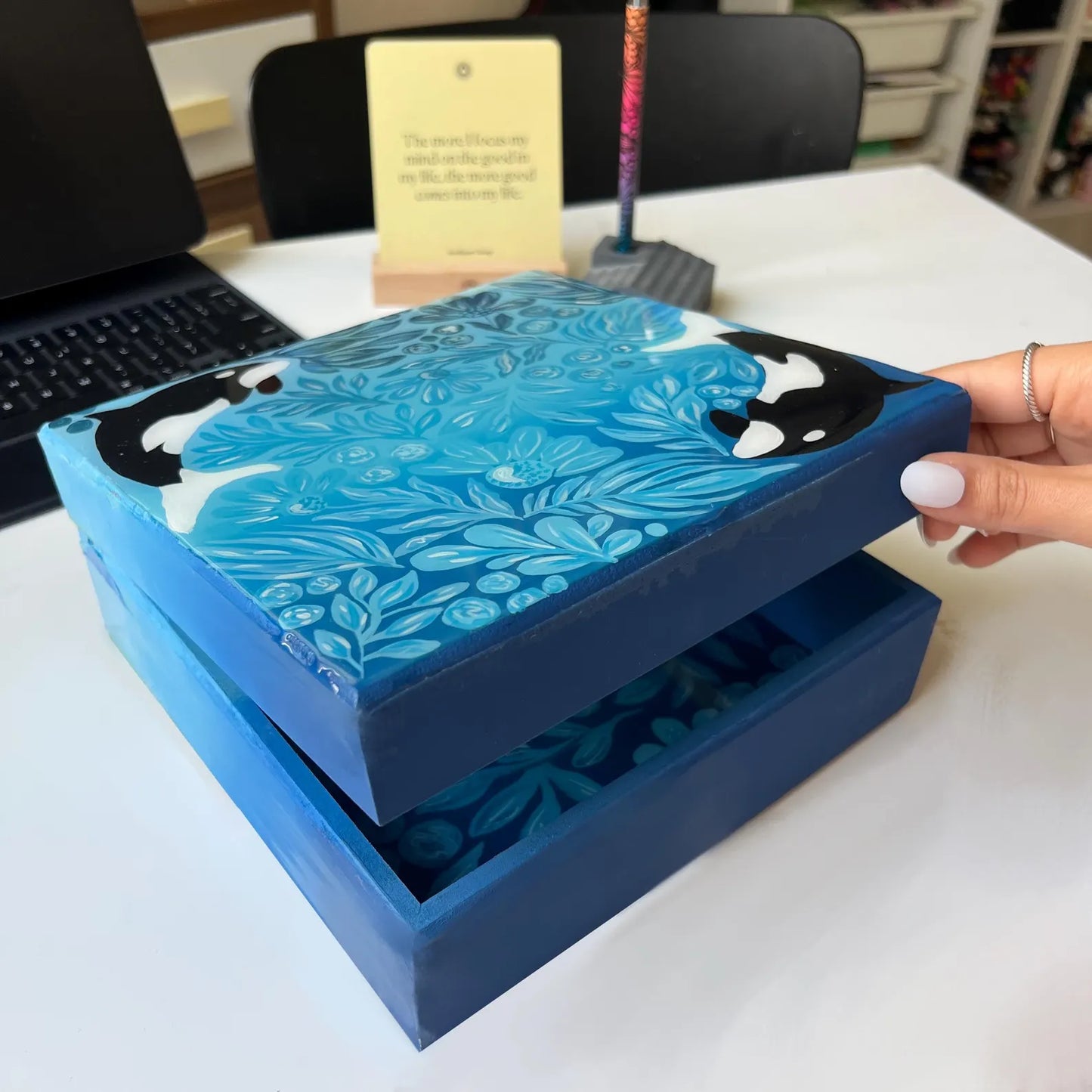 Orca floral box